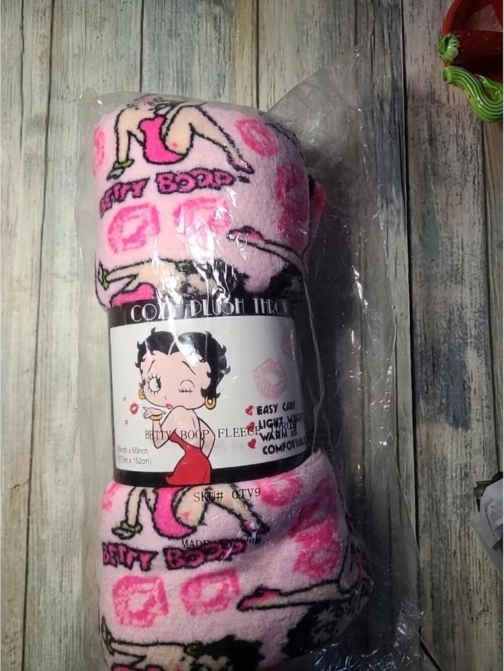 Betty Boop Cozy Plush Fleece Throw Pink